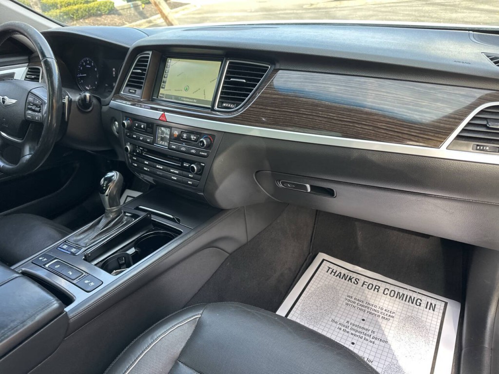 2016 Hyundai Genesis Image 23