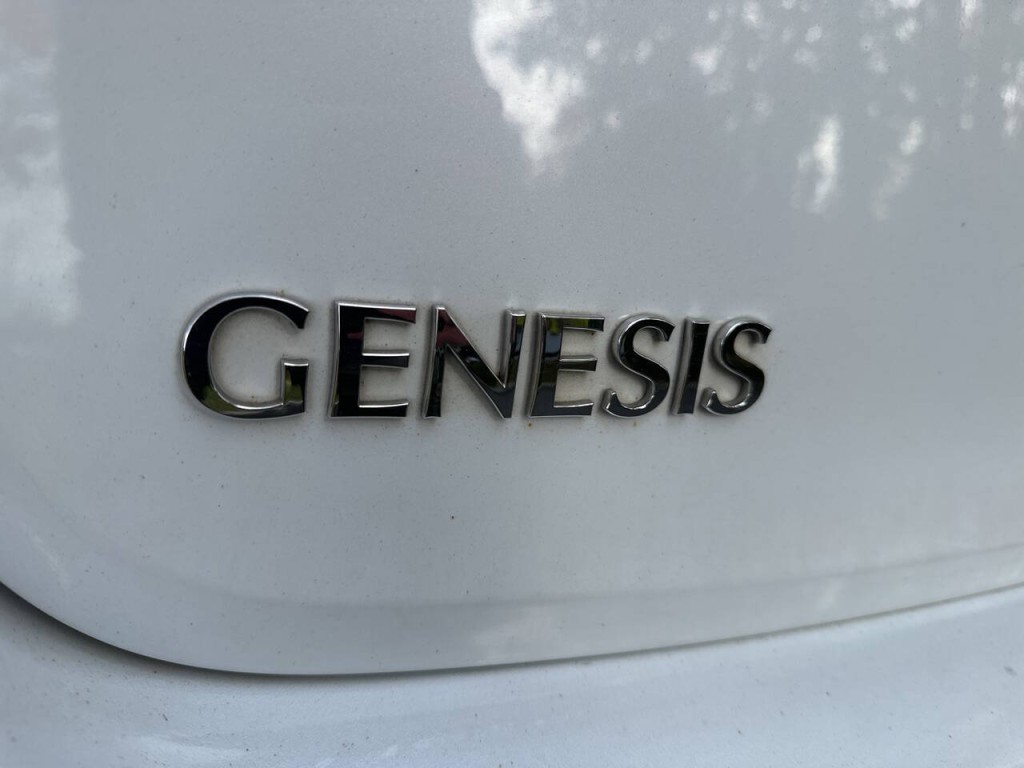2016 Hyundai Genesis Image 31