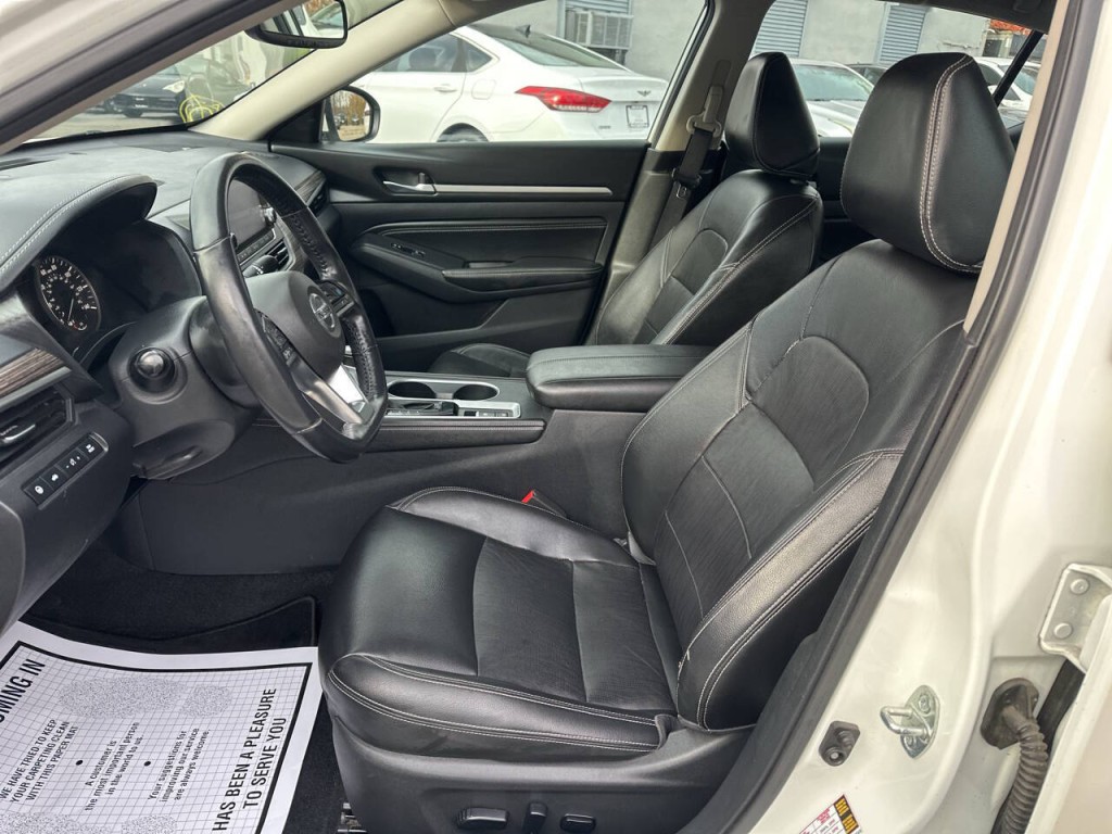 2019 Nissan Altima Image 10