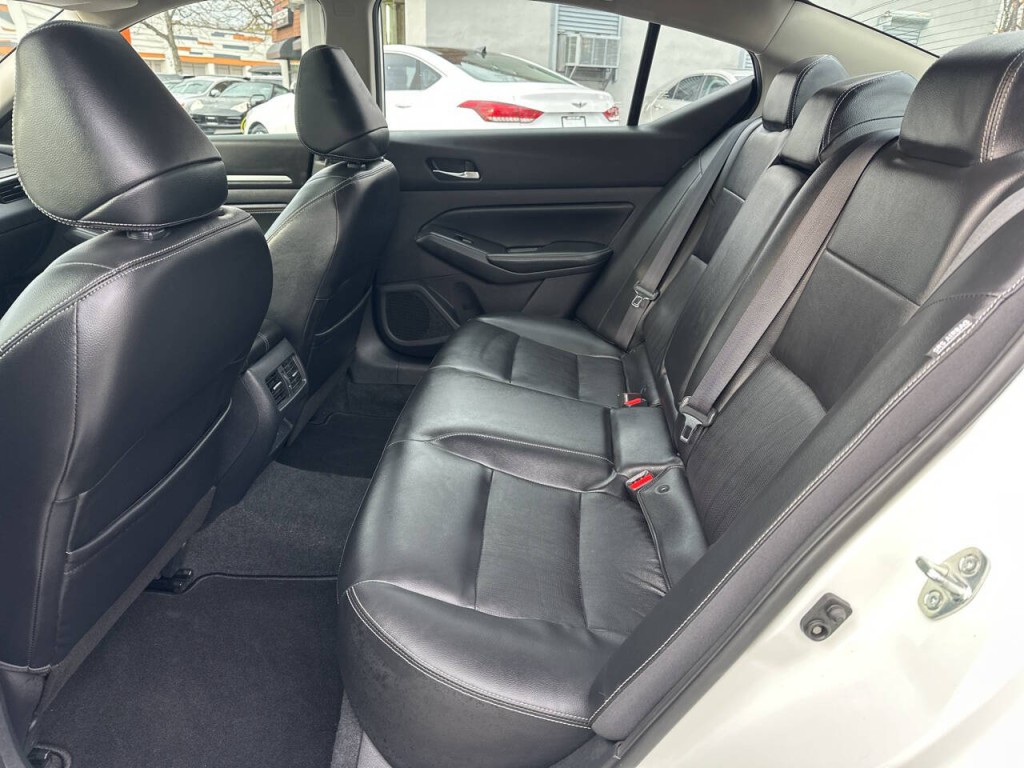 2019 Nissan Altima Image 18