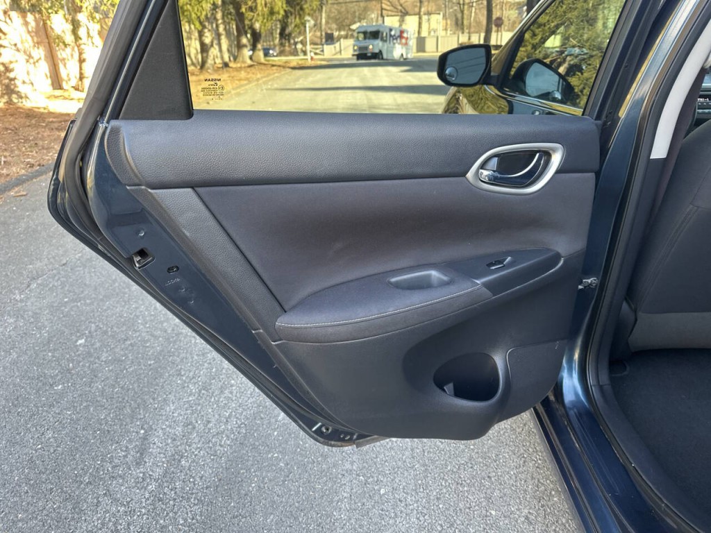 2014 Nissan Sentra Image 16