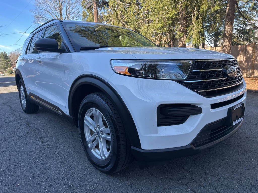 2020 Ford Explorer Image 2