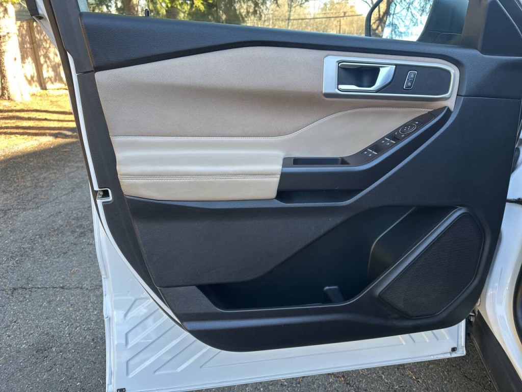 2020 Ford Explorer Image 16