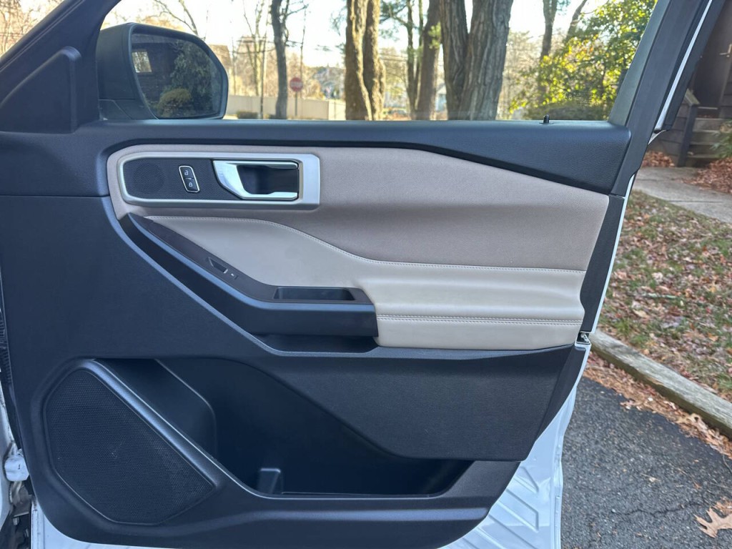 2020 Ford Explorer Image 22