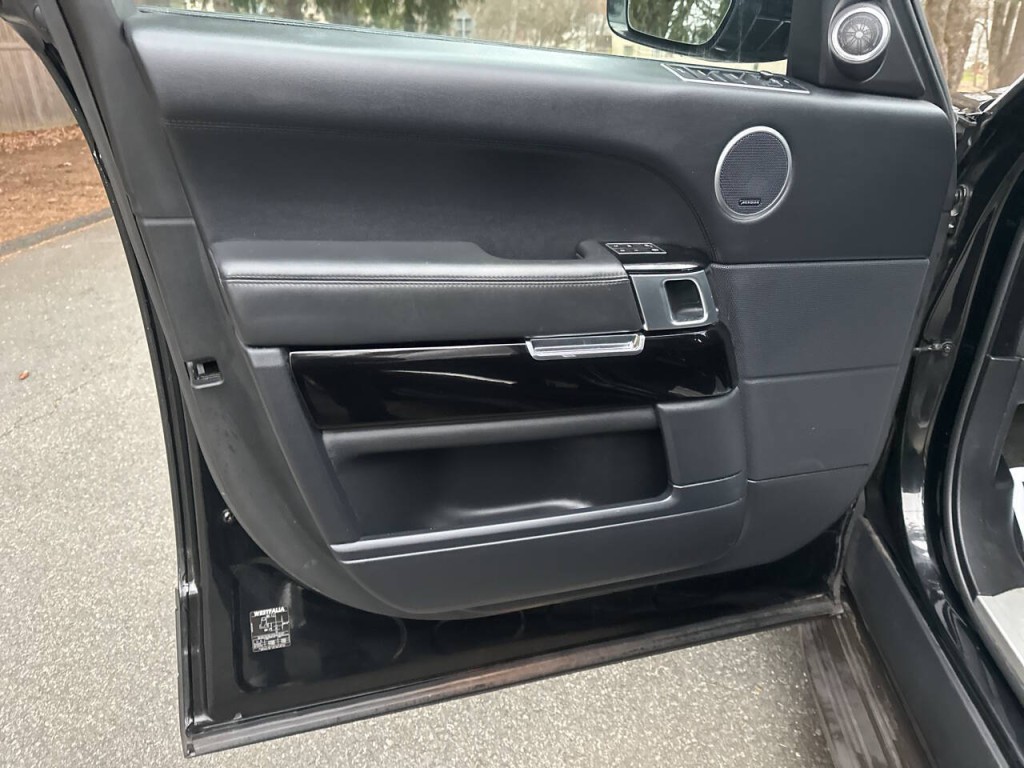 2014 Land Rover Range Rover Image 16