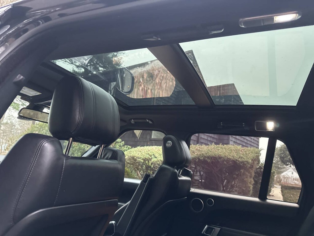 2014 Land Rover Range Rover Image 17