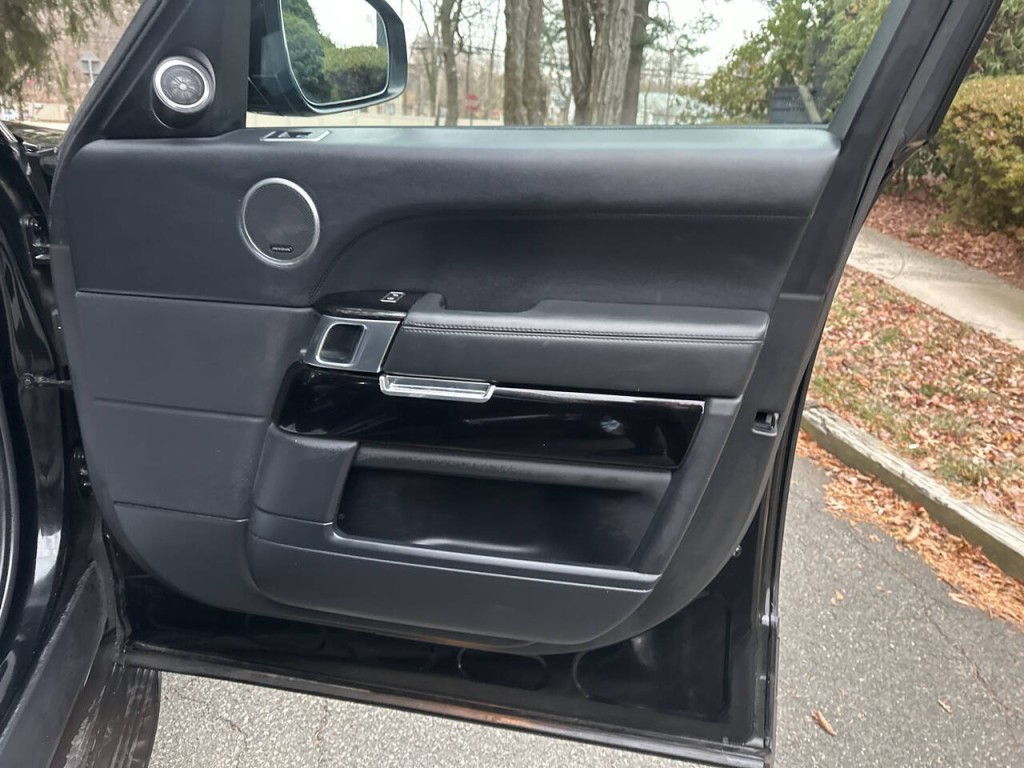 2014 Land Rover Range Rover Image 23