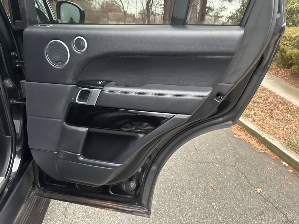 2014 Land Rover Range Rover Image 25