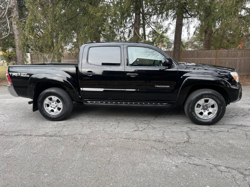 2015 Toyota Tacoma Image 3