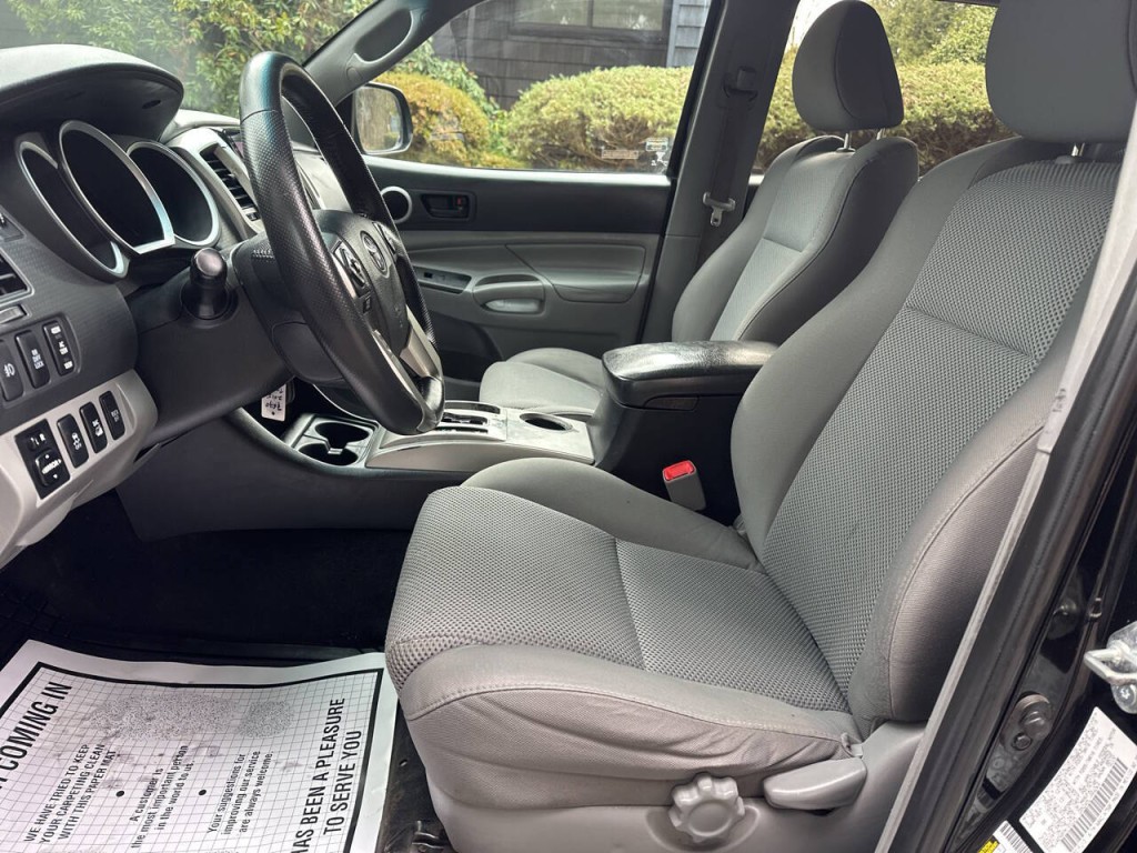 2015 Toyota Tacoma Image 10