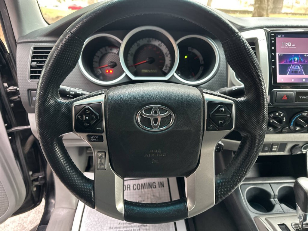 2015 Toyota Tacoma Image 11
