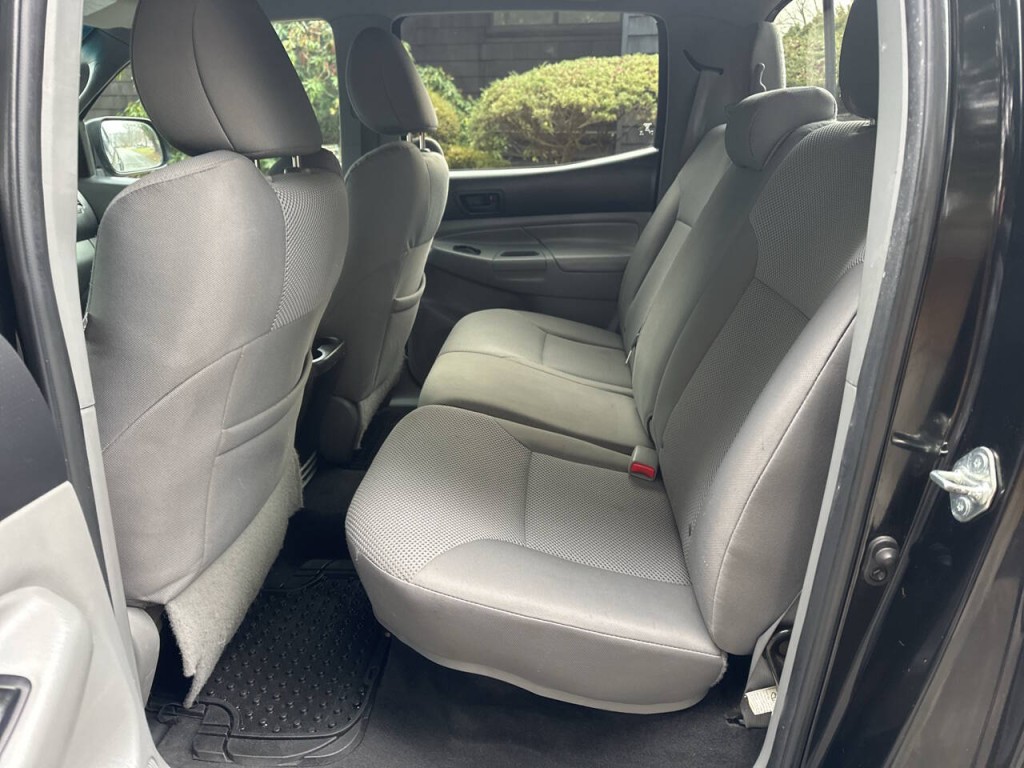 2015 Toyota Tacoma Image 20