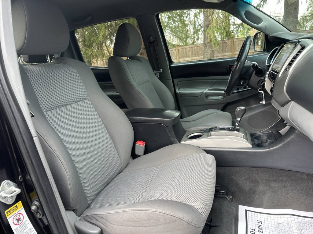 2015 Toyota Tacoma Image 22