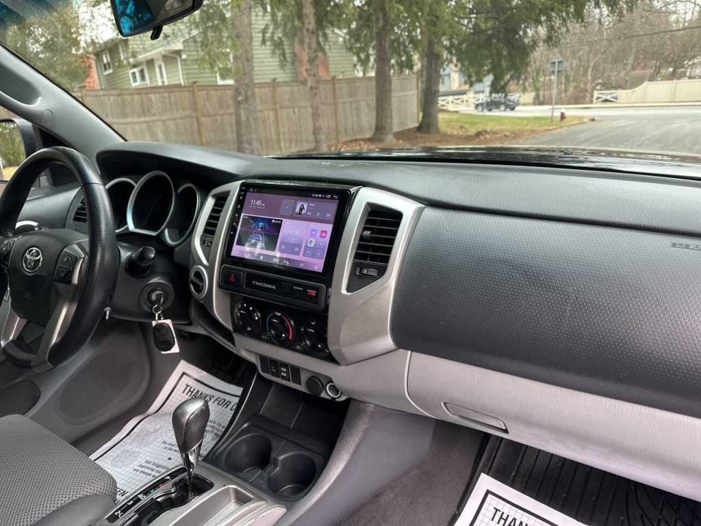 2015 Toyota Tacoma Image 23