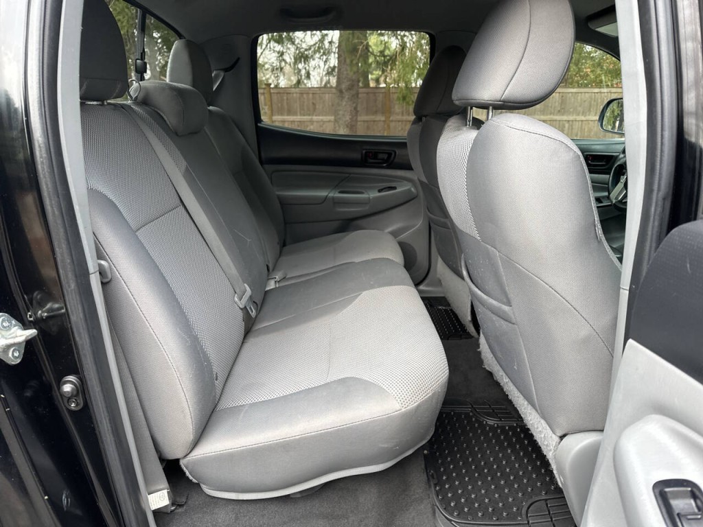 2015 Toyota Tacoma Image 25