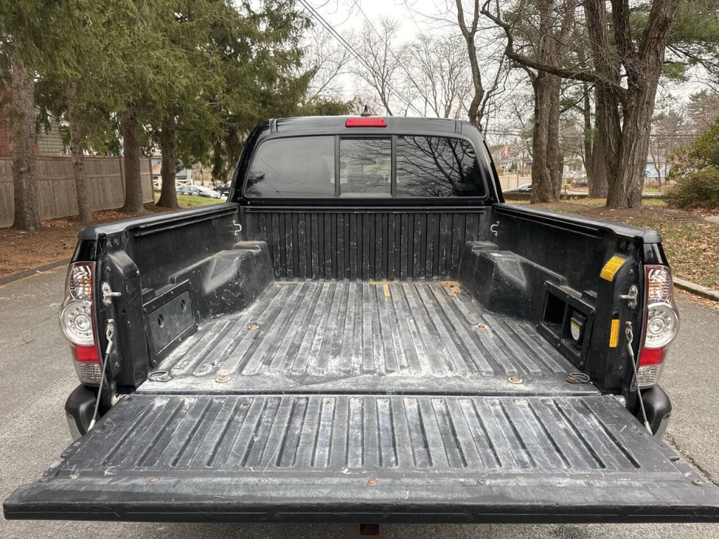 2015 Toyota Tacoma Image 27