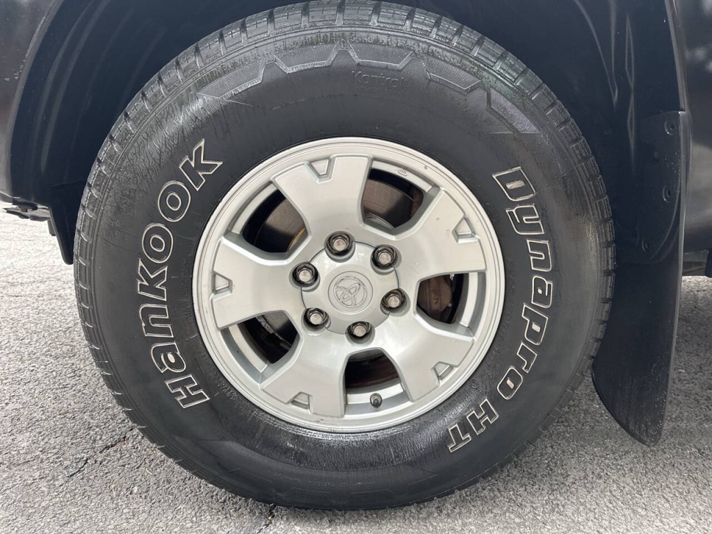 2015 Toyota Tacoma Image 29