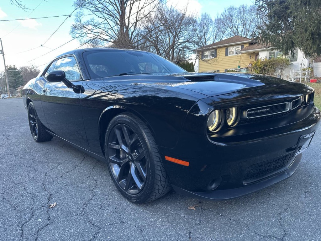 2018 Dodge Challenger Image 2