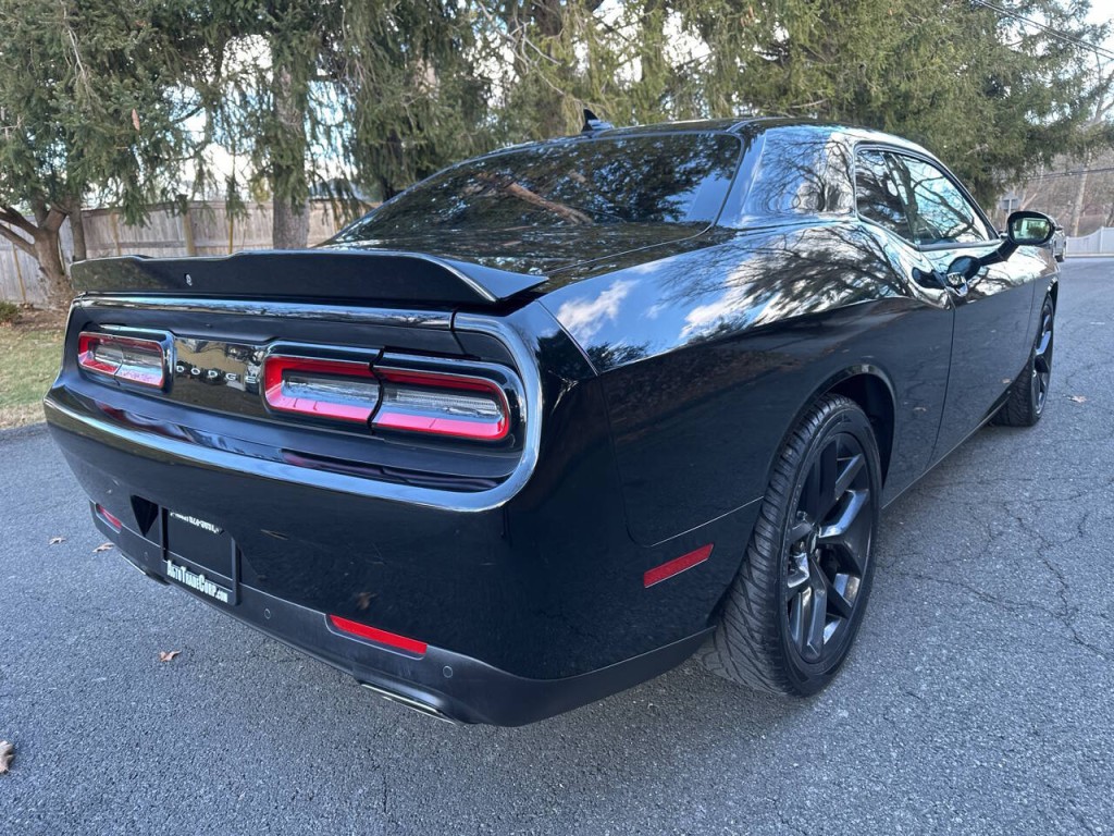 2018 Dodge Challenger Image 4