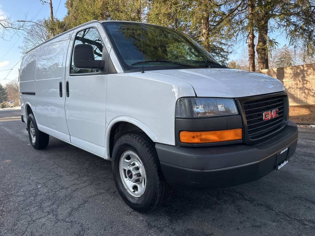 2020 GMC Savana Image 2