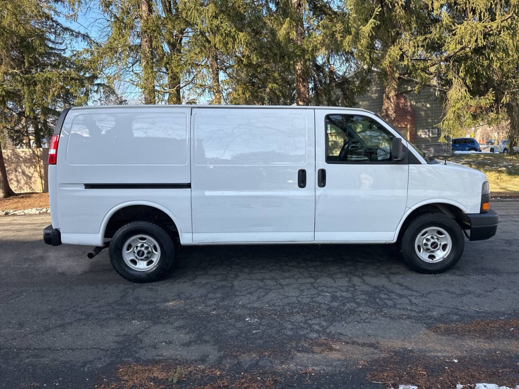 2020 GMC Savana Image 3