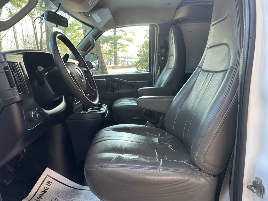 2020 GMC Savana Image 10
