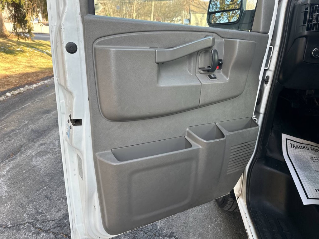 2020 GMC Savana Image 15