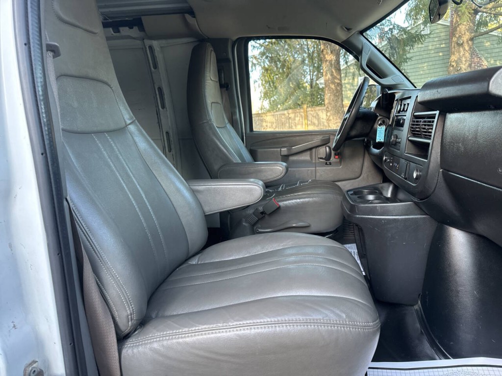 2020 GMC Savana Image 16