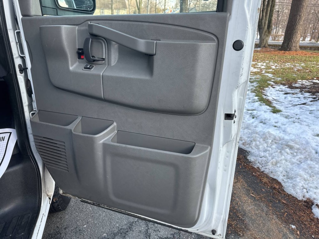 2020 GMC Savana Image 18