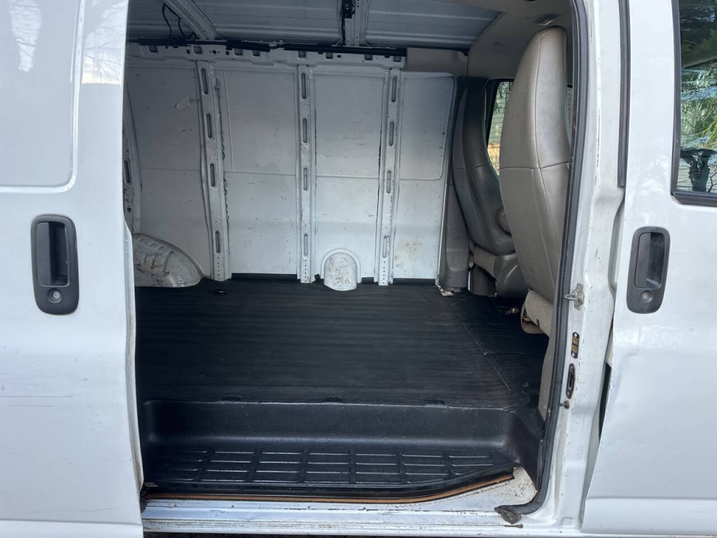 2020 GMC Savana Image 19