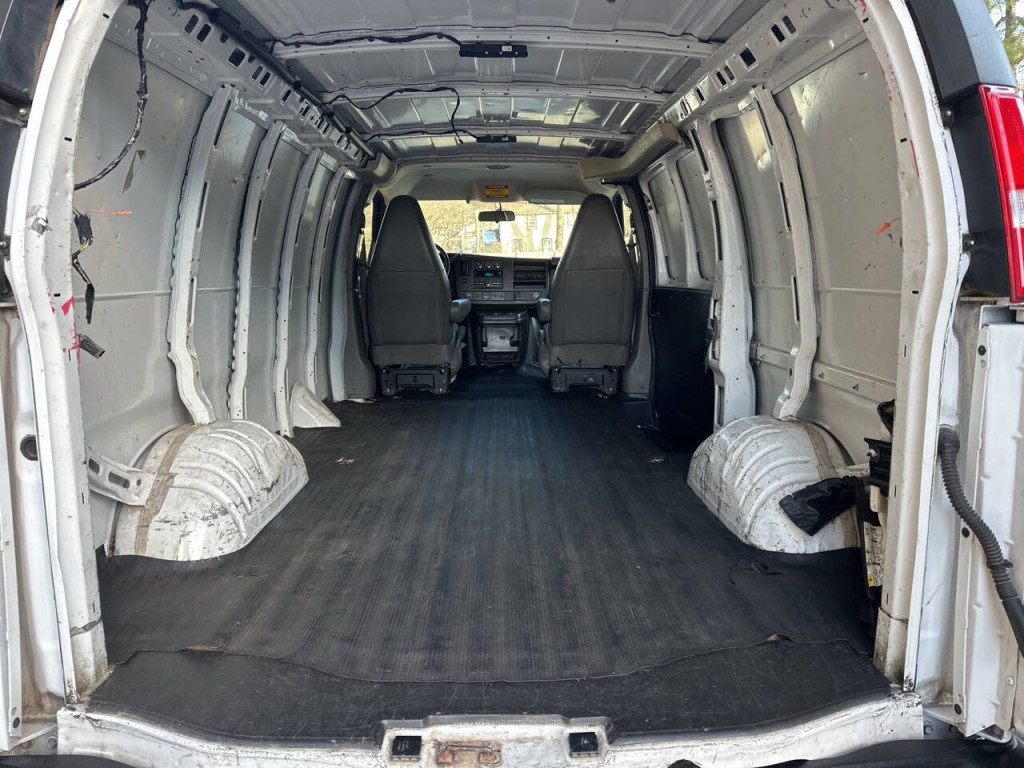 2020 GMC Savana Image 21