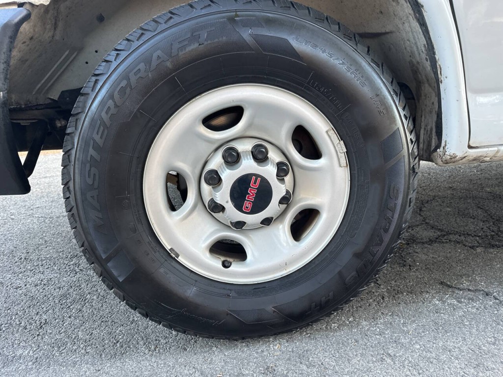 2020 GMC Savana Image 23