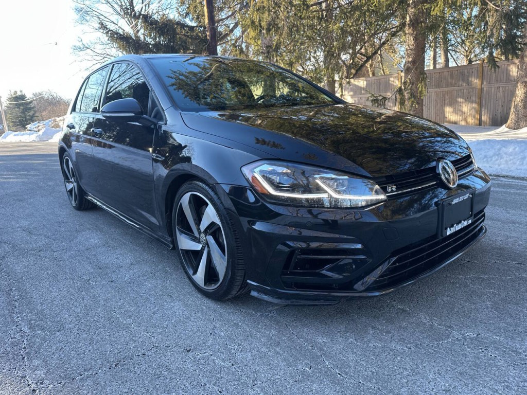 2018 Volkswagen Golf Image 2