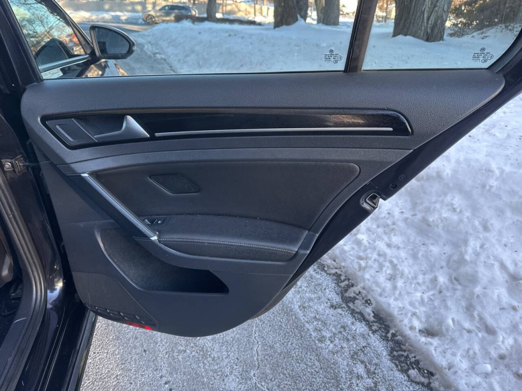 2018 Volkswagen Golf Image 22