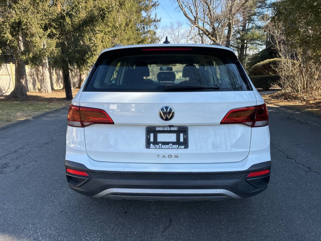2022 Volkswagen Taos Image 5
