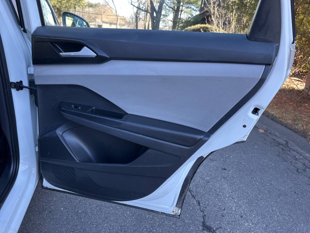 2022 Volkswagen Taos Image 22