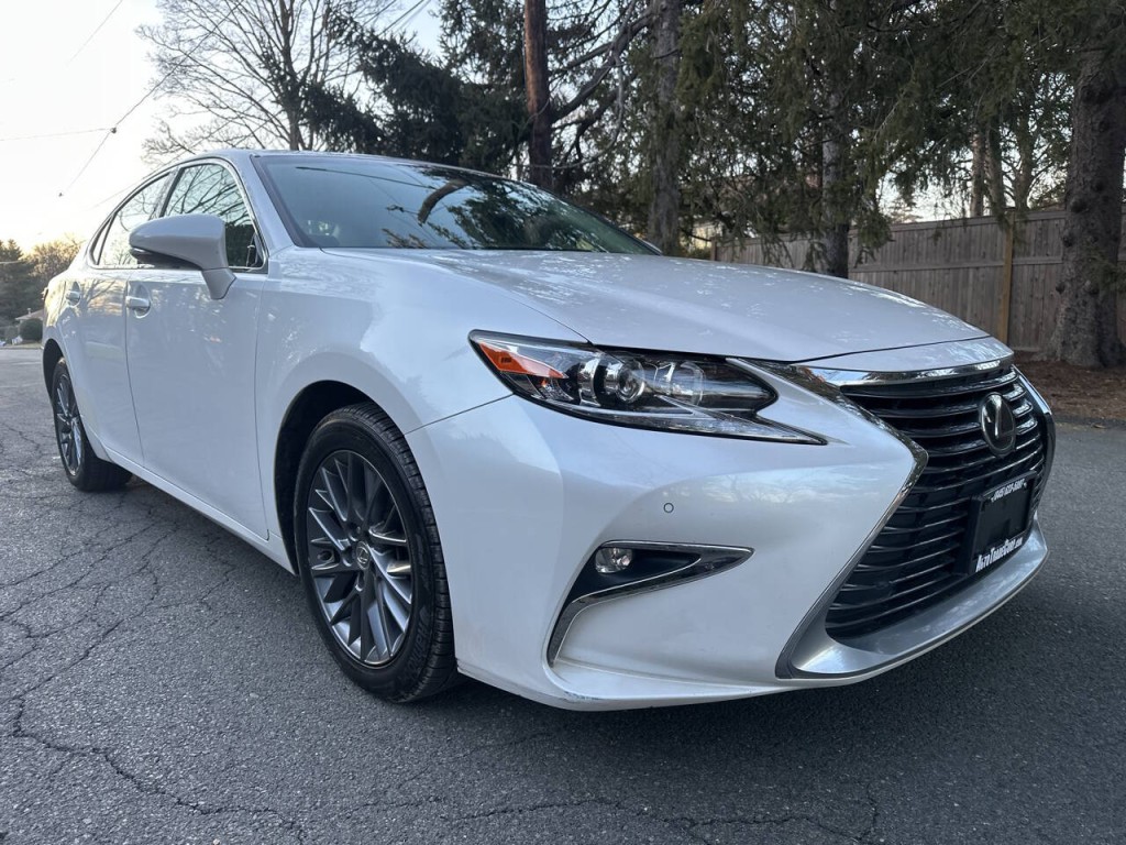 2018 Lexus ES 350 Image 2
