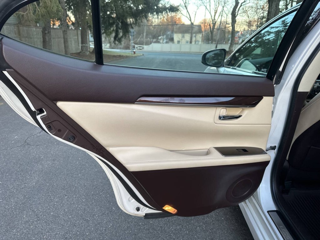 2018 Lexus ES 350 Image 19