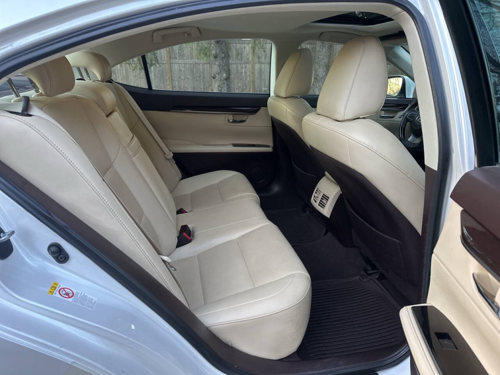 2018 Lexus ES 350 Image 23