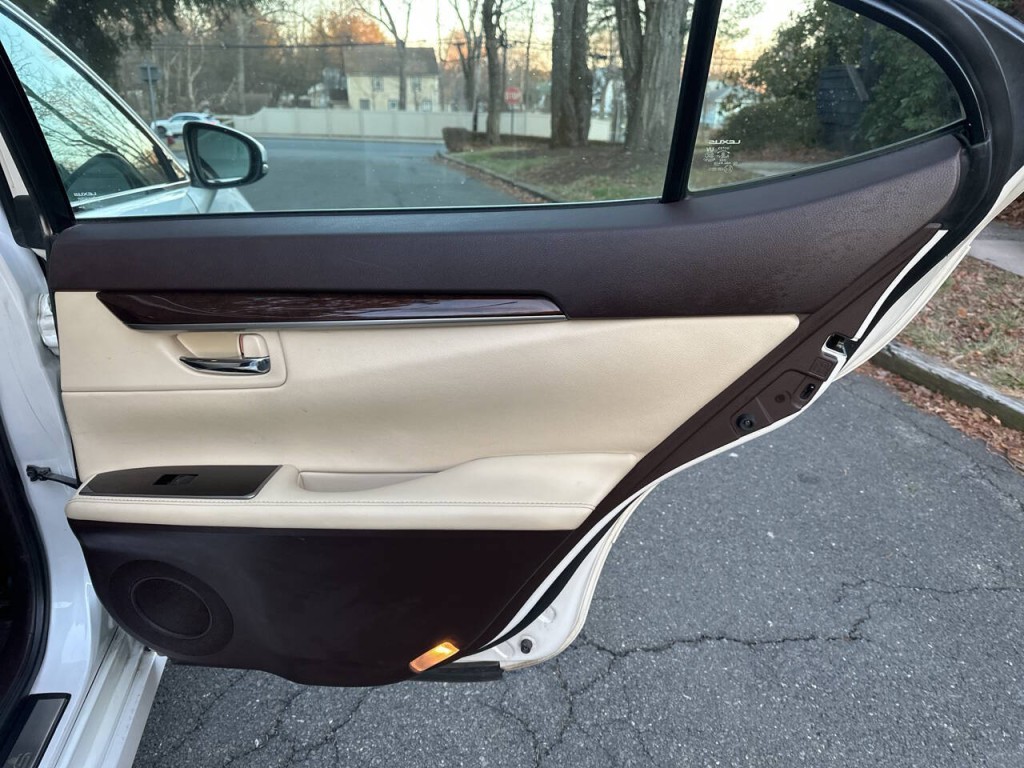 2018 Lexus ES 350 Image 24