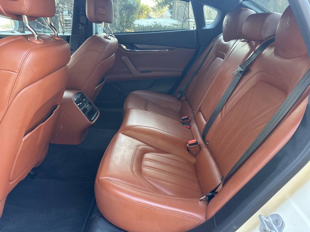 2017 Maserati Quattroporte Image 23