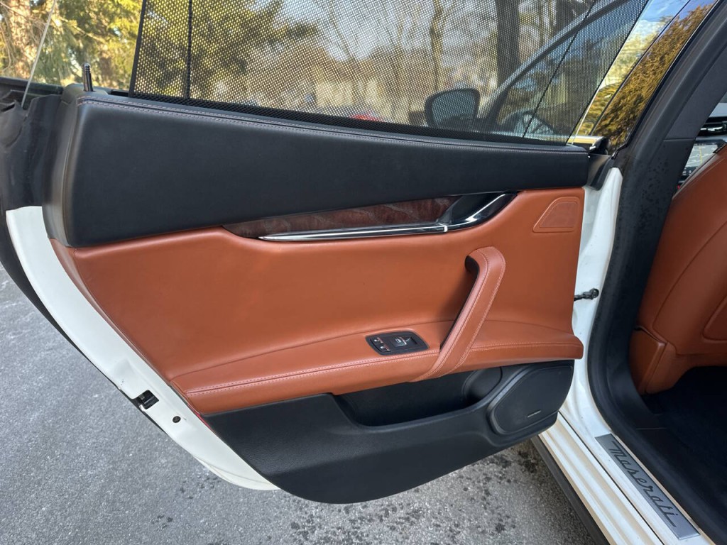 2017 Maserati Quattroporte Image 25