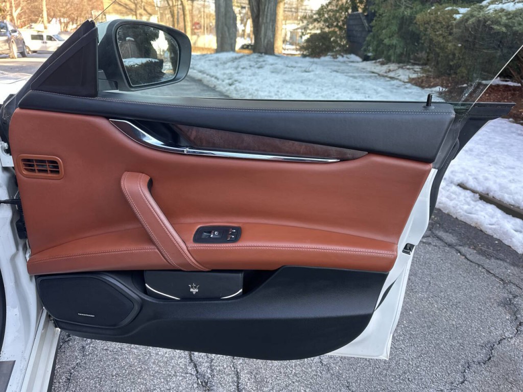2017 Maserati Quattroporte Image 28