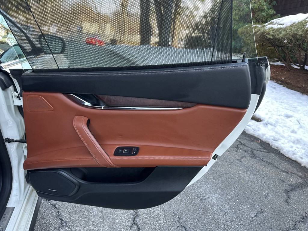 2017 Maserati Quattroporte Image 30