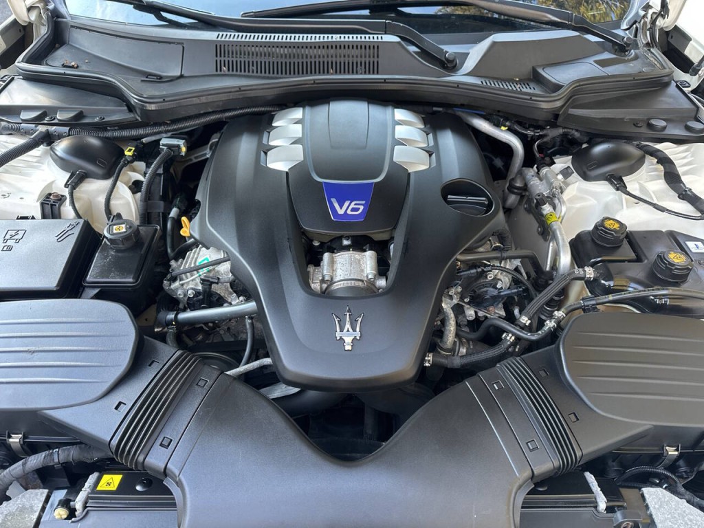 2017 Maserati Quattroporte Image 32