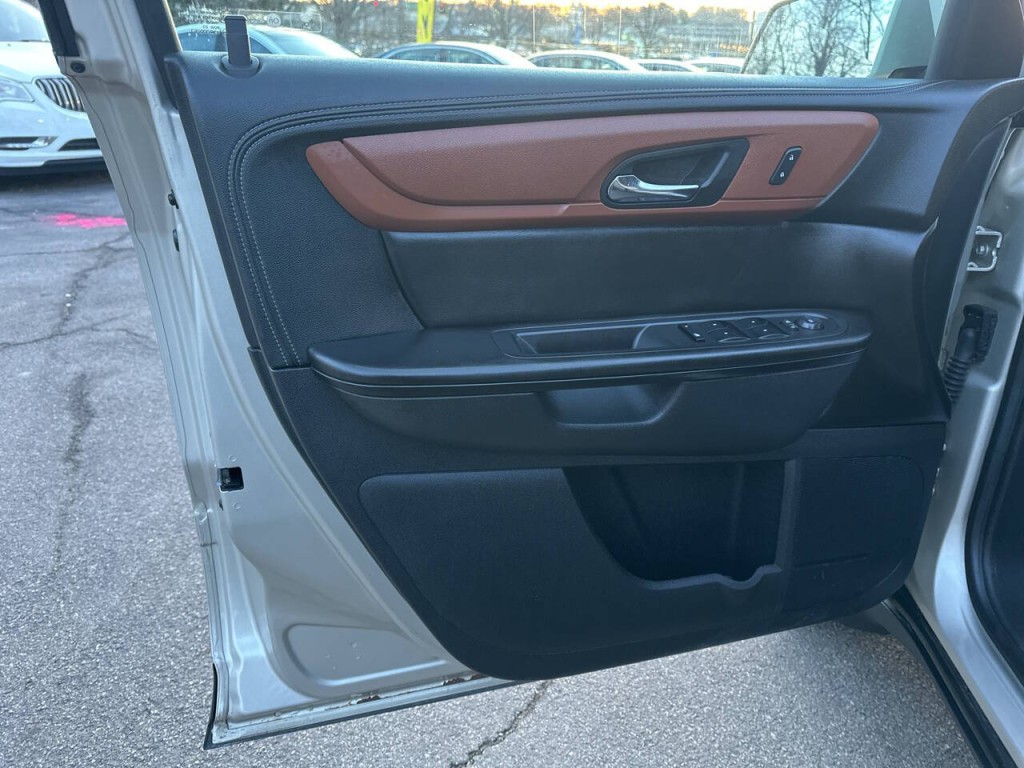 2017 Chevrolet Traverse Image 16