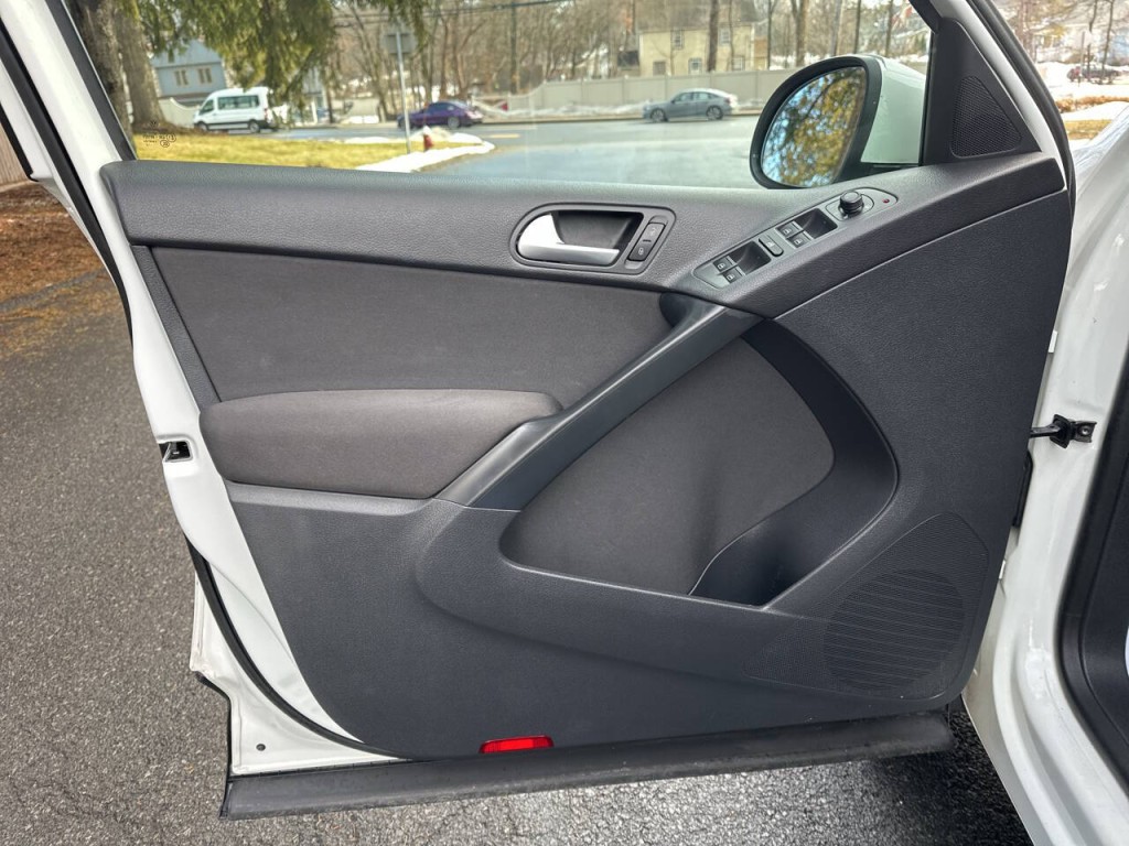 2017 Volkswagen Tiguan Image 16