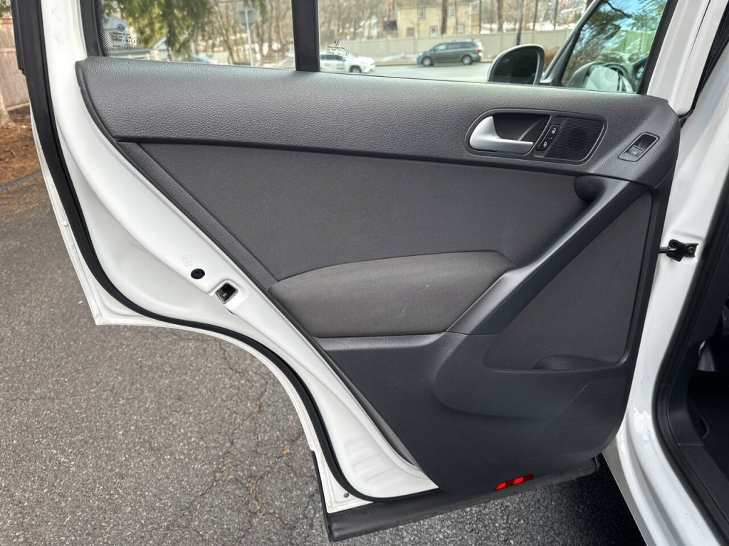 2017 Volkswagen Tiguan Image 18