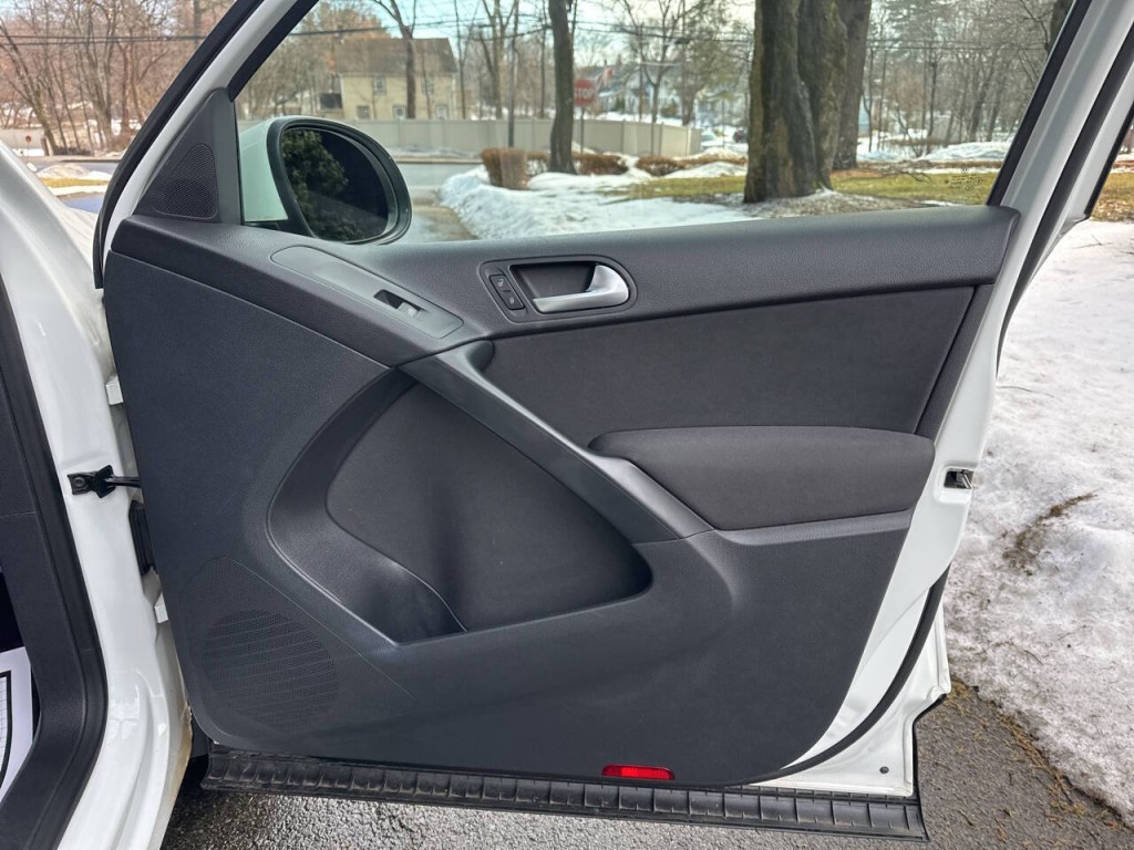 2017 Volkswagen Tiguan Image 21