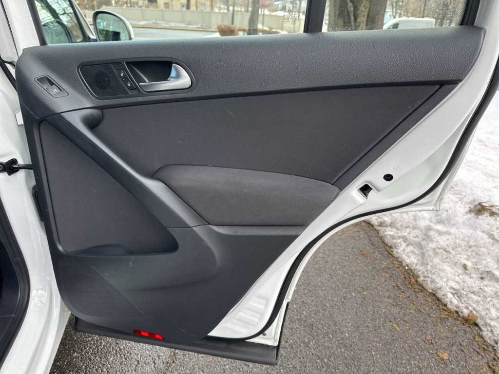 2017 Volkswagen Tiguan Image 23